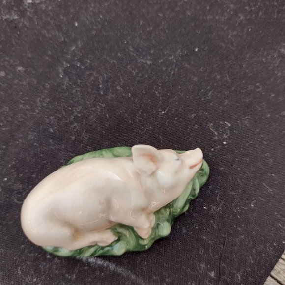 Royal Doulton Napping Piglet Figurine, HN 2651 - Picture 3 of 5